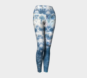 A beautiful tie dye in denim colors adorn these compression leggings