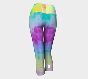 Slightly muted rainbow tie dye print on these capri length leggings