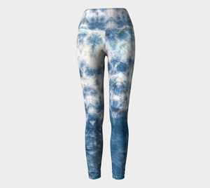 A beautiful tie dye in denim colors adorn these compression leggings